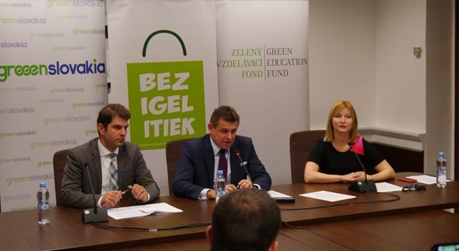 Minister chce vytlačiť plastové tašky zo Slovenska
